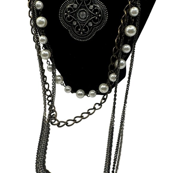 Multi-Layer Pendant Necklace With Faux Pearls & Metal Chains - Picture 4 of 7
